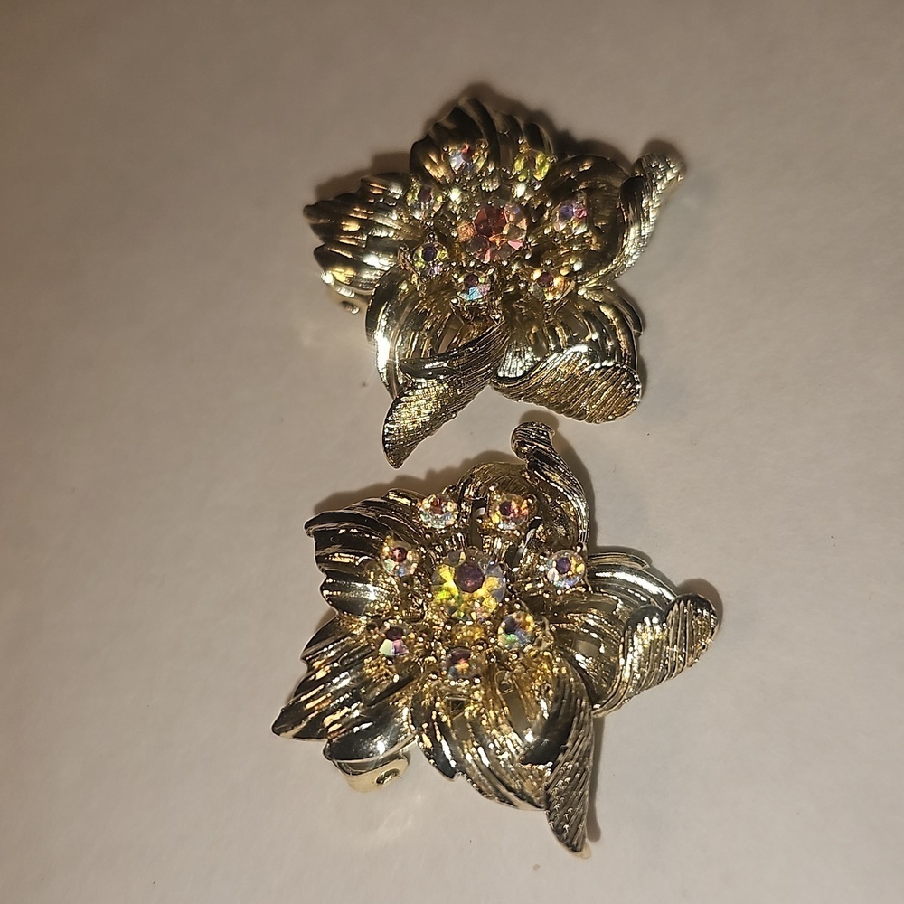 Vintage Coro Clipon Earrings Like New with Rhinestones